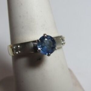 LADIES 14K WHITE GOLD SOLITAIRE NATURAL SAPPHIRE AND DIAMOND RING